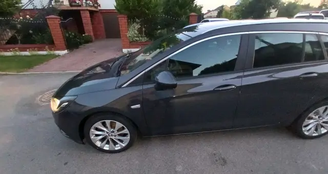 OPEL Astra Ver-1-6-d-cdti-start-stop-sports-tourer-innovation