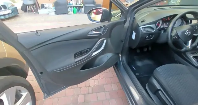 OPEL Astra Ver-1-6-d-cdti-start-stop-sports-tourer-innovation