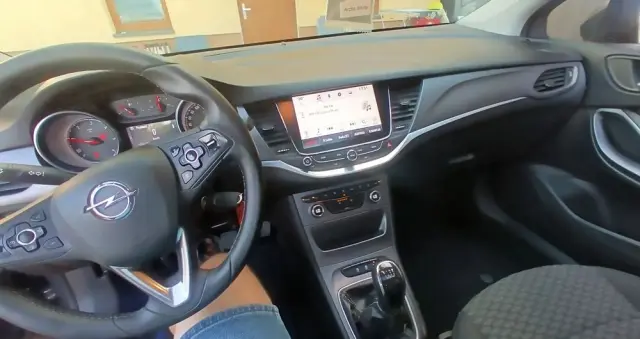 OPEL Astra Ver-1-6-d-cdti-start-stop-sports-tourer-innovation