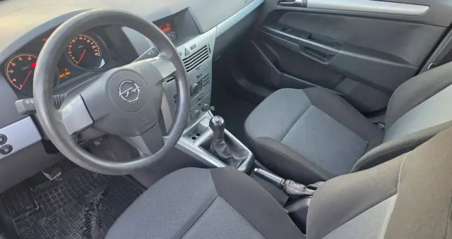 OPEL Astra 1.6 Essentia