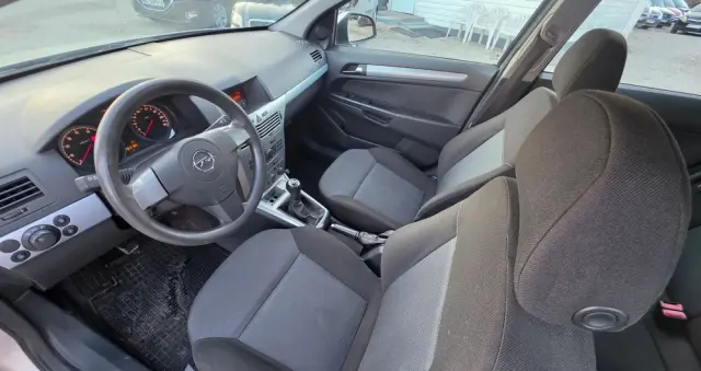 OPEL Astra 1.6 Essentia
