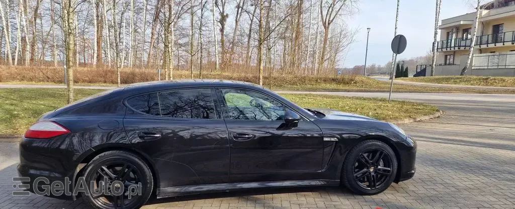 PORSCHE Panamera 