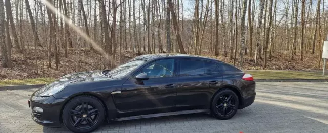 PORSCHE Panamera 