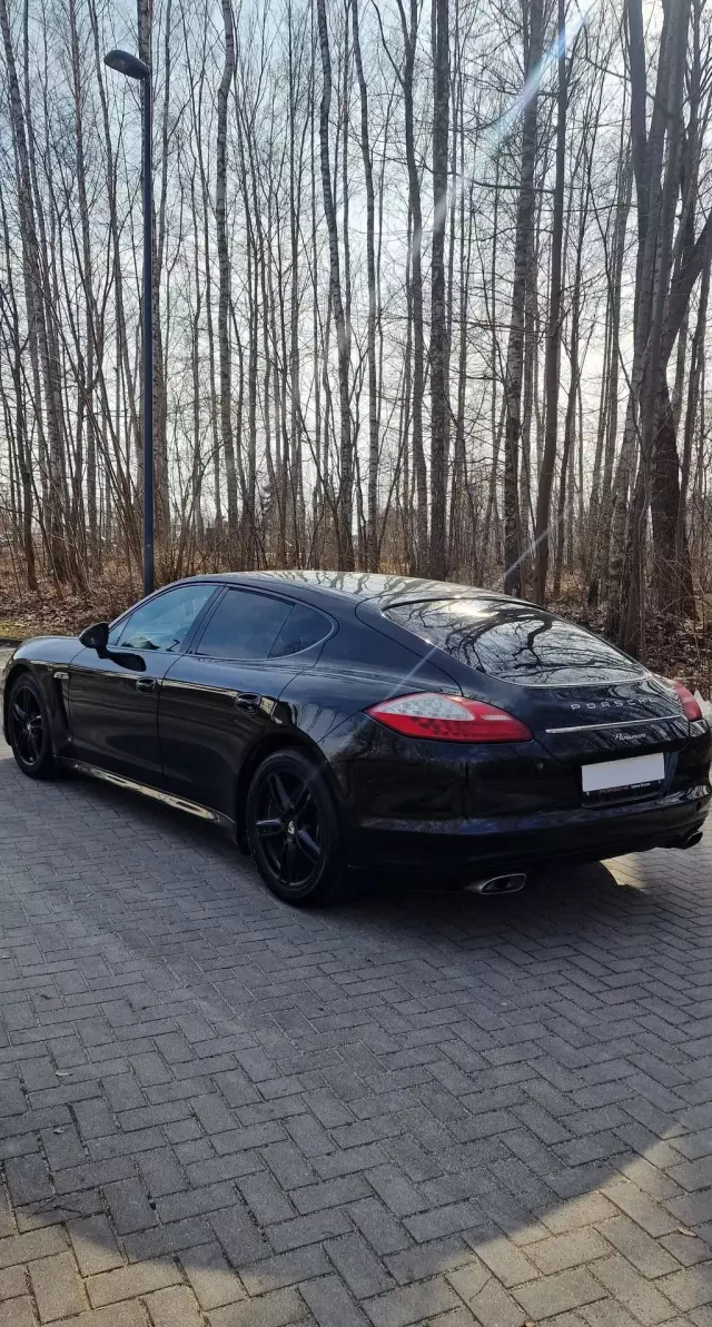 PORSCHE Panamera 