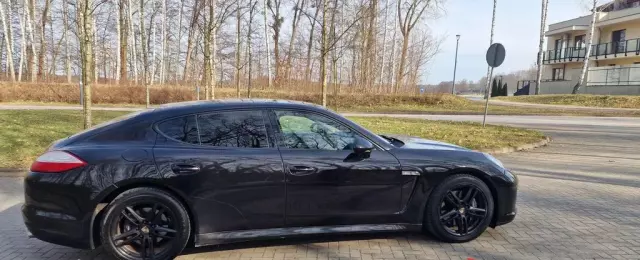 PORSCHE Panamera 