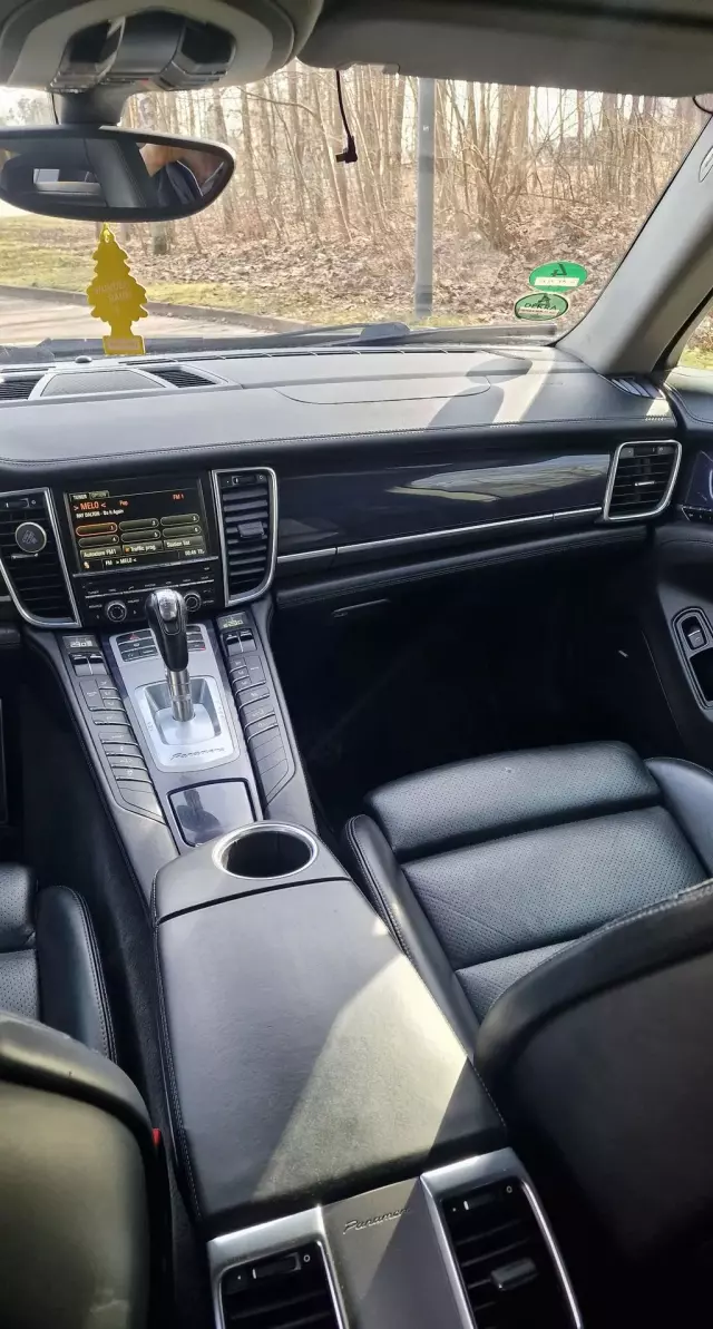 PORSCHE Panamera 
