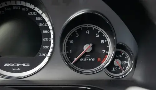 MERCEDES-BENZ Klasa E 63 AMG 