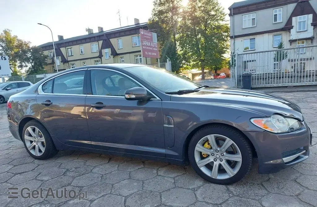JAGUAR XF 