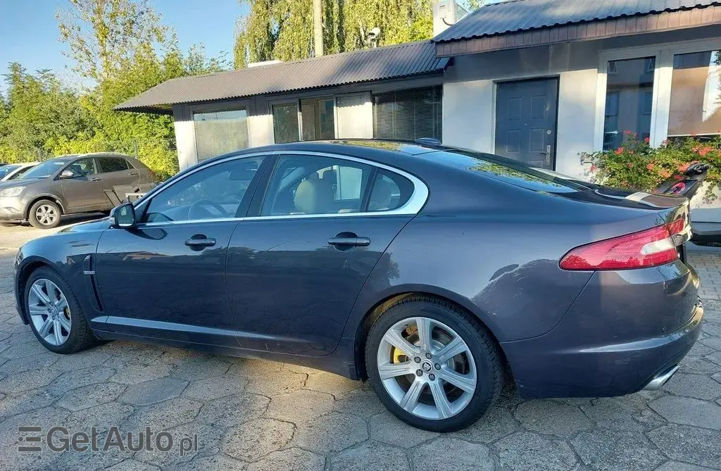 JAGUAR XF 