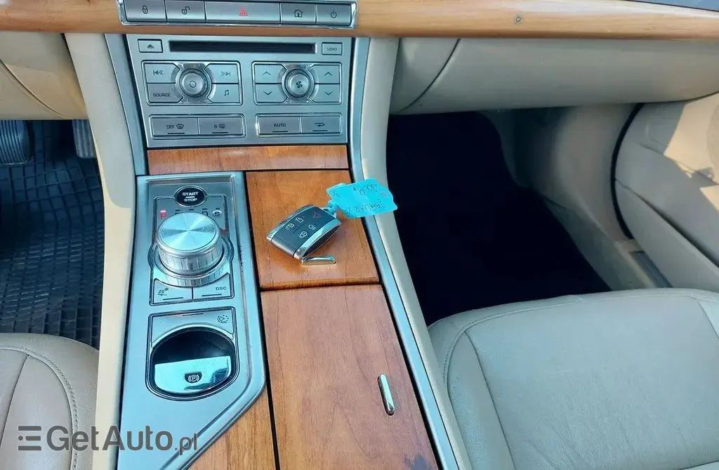 JAGUAR XF 