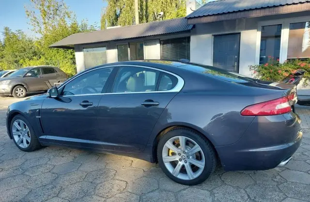 JAGUAR XF 