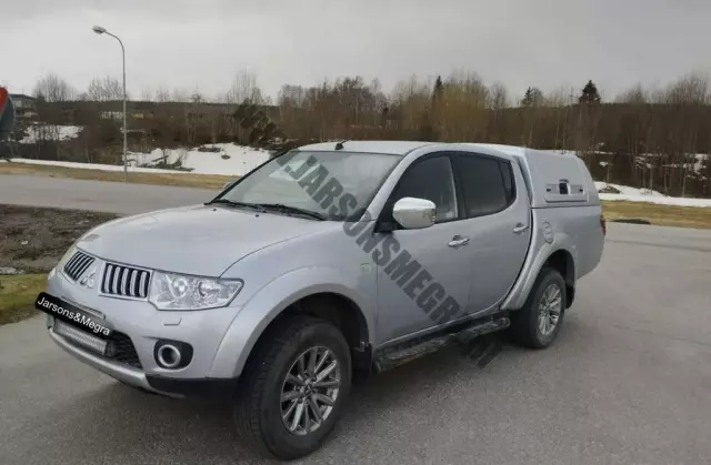 MITSUBISHI L 200 