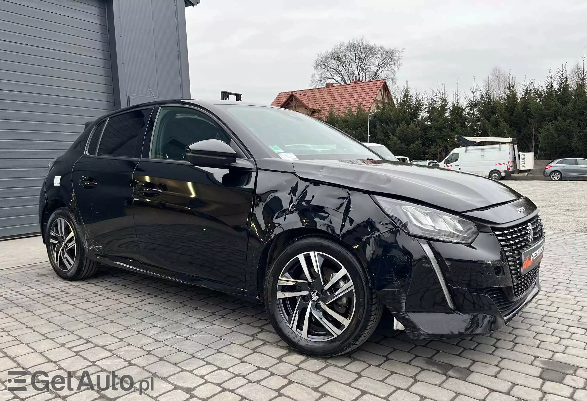 PEUGEOT 208 