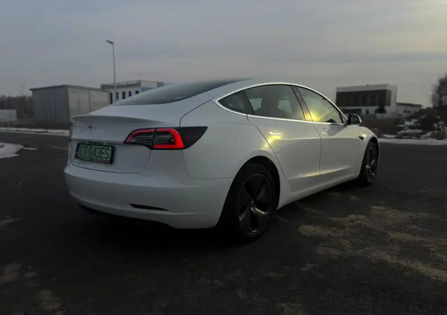 TESLA Model 3 Langstreckenbatterie Hinterradantrieb