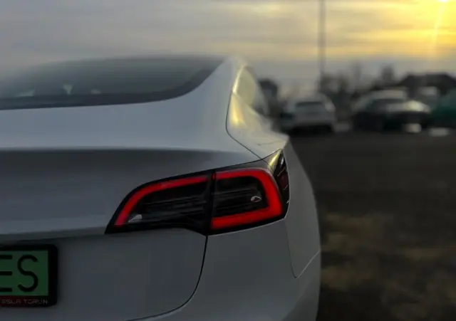 TESLA Model 3 Langstreckenbatterie Hinterradantrieb