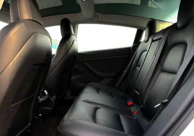 TESLA Model 3 Langstreckenbatterie Hinterradantrieb