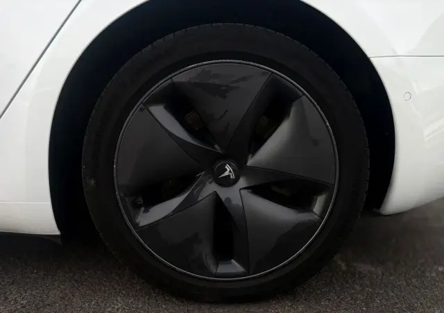 TESLA Model 3 Langstreckenbatterie Hinterradantrieb