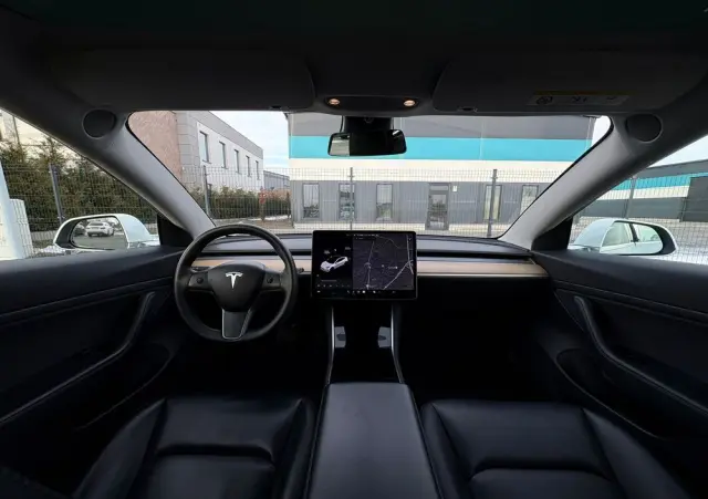 TESLA Model 3 Langstreckenbatterie Hinterradantrieb