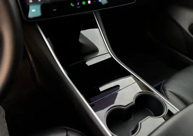 TESLA Model 3 Langstreckenbatterie Hinterradantrieb