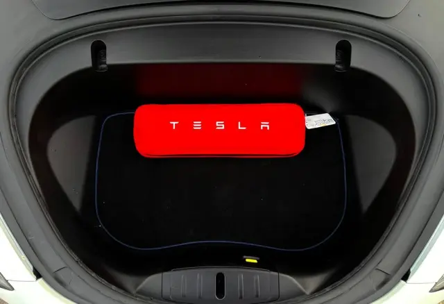 TESLA Model 3 Langstreckenbatterie Hinterradantrieb