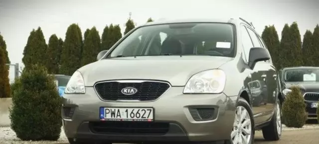 KIA Carens 