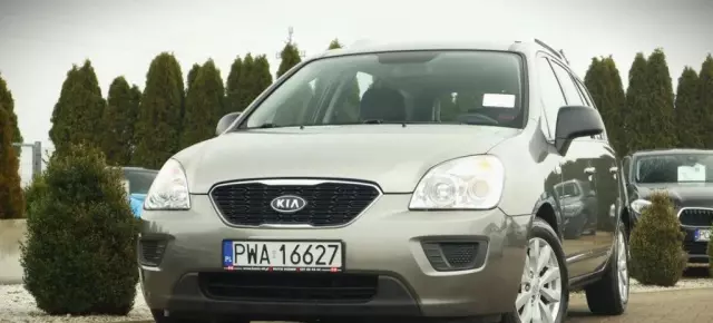 KIA Carens 