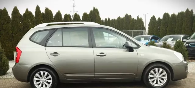 KIA Carens 