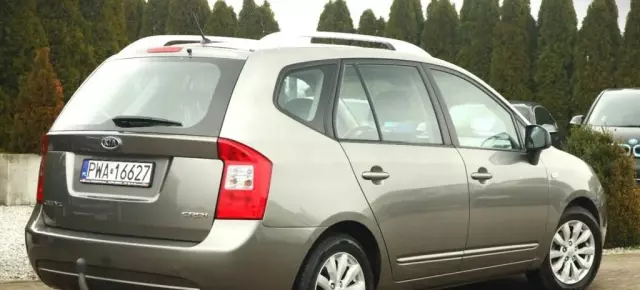 KIA Carens 