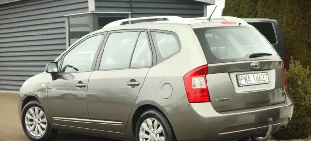 KIA Carens 