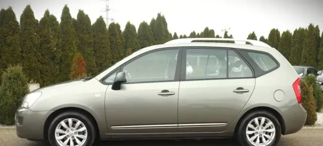 KIA Carens 