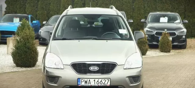 KIA Carens 