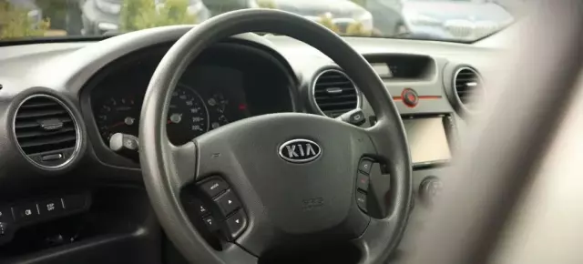 KIA Carens 
