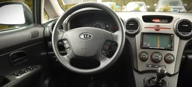 KIA Carens 