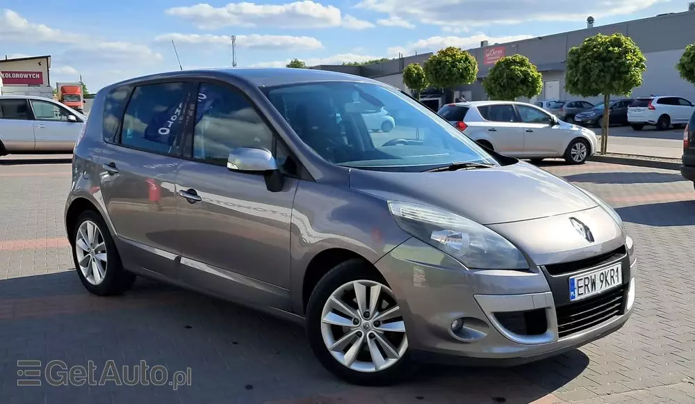 RENAULT Scenic 1.6 16V Dynamique