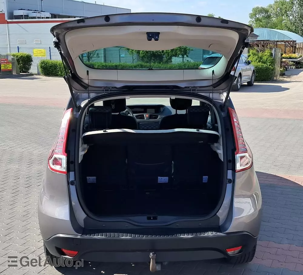 RENAULT Scenic 1.6 16V Dynamique