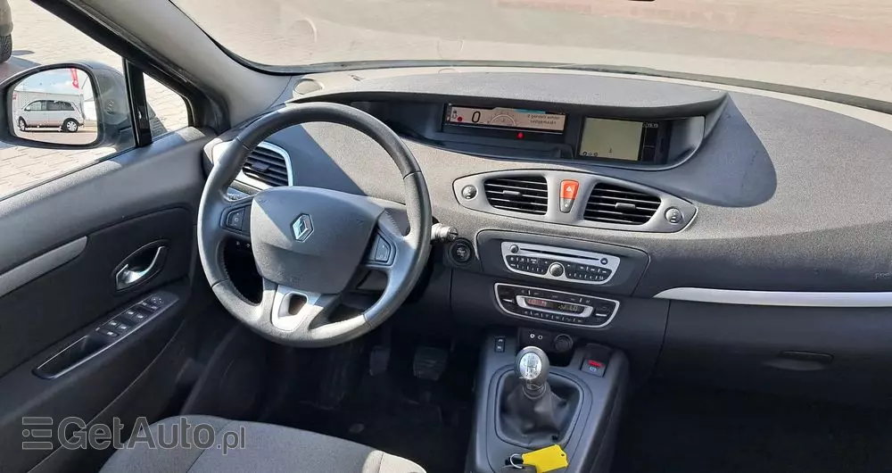 RENAULT Scenic 1.6 16V Dynamique