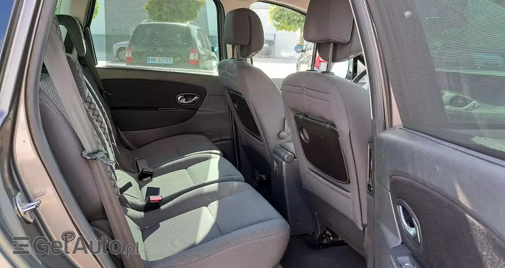 RENAULT Scenic 1.6 16V Dynamique