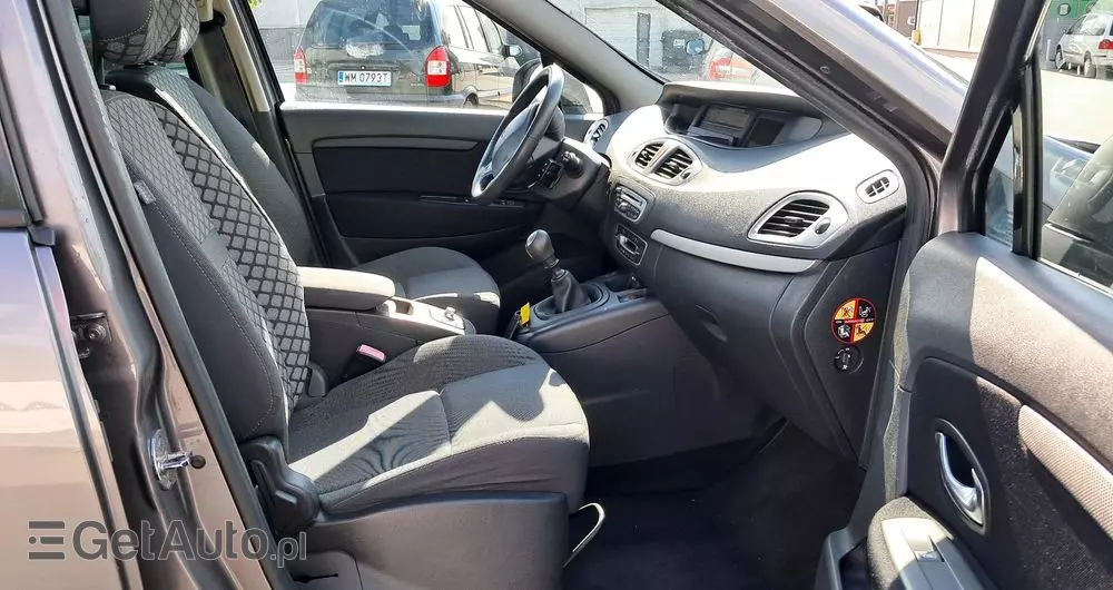 RENAULT Scenic 1.6 16V Dynamique