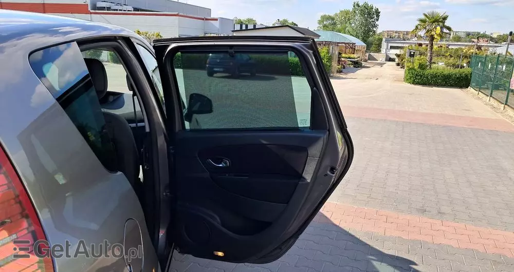 RENAULT Scenic 1.6 16V Dynamique