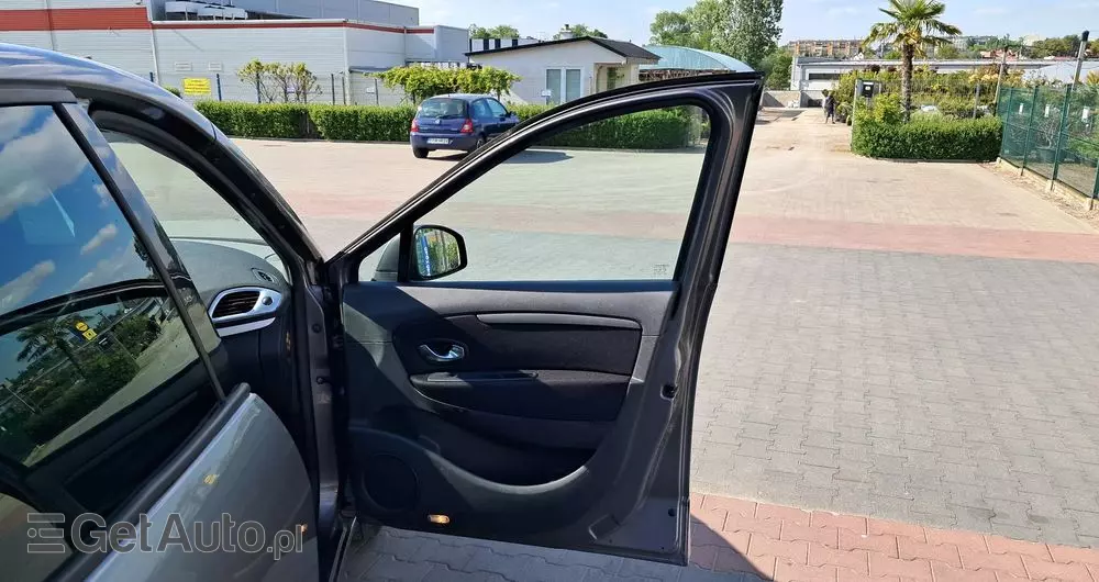 RENAULT Scenic 1.6 16V Dynamique