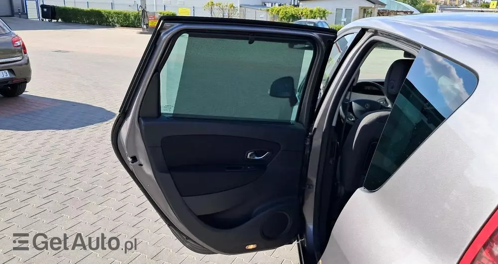 RENAULT Scenic 1.6 16V Dynamique
