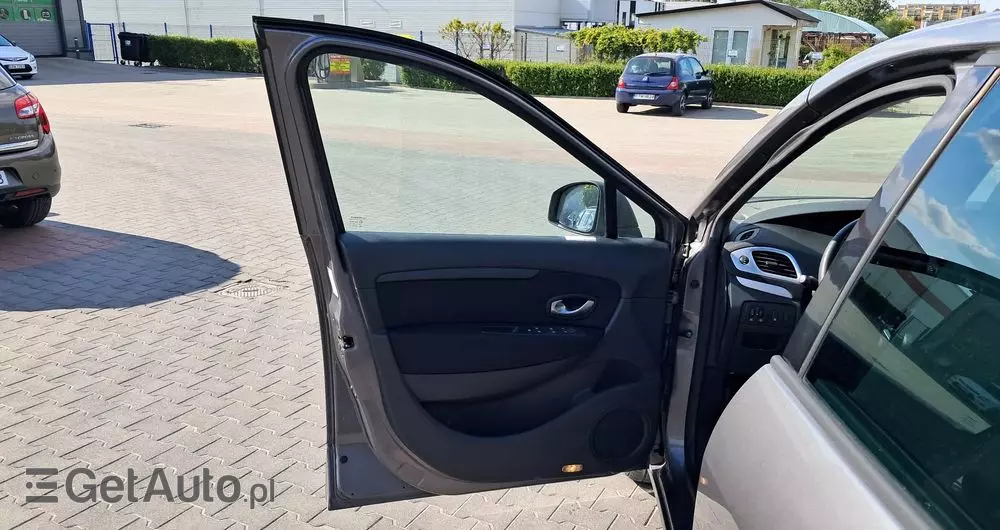 RENAULT Scenic 1.6 16V Dynamique