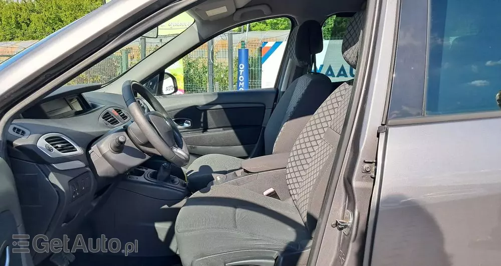 RENAULT Scenic 1.6 16V Dynamique