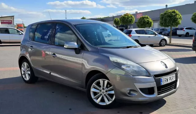 RENAULT Scenic 1.6 16V Dynamique