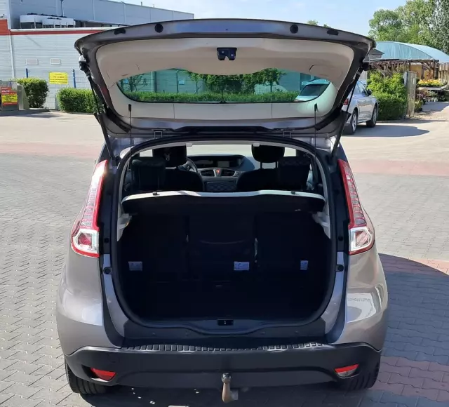 RENAULT Scenic 1.6 16V Dynamique