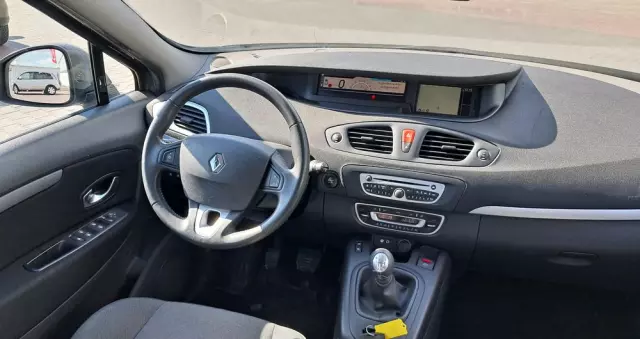 RENAULT Scenic 1.6 16V Dynamique