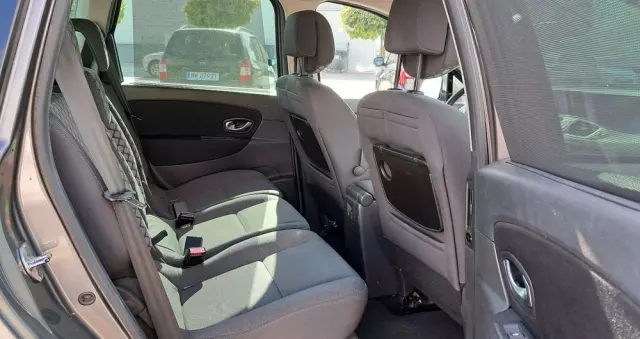 RENAULT Scenic 1.6 16V Dynamique