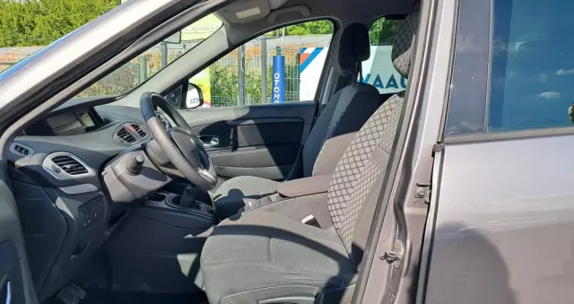 RENAULT Scenic 1.6 16V Dynamique