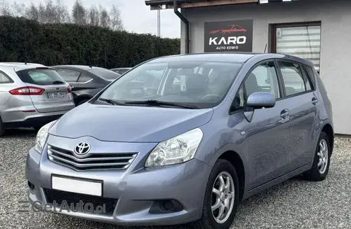 TOYOTA Verso 