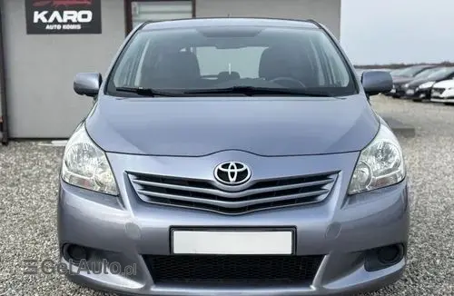 TOYOTA Verso 